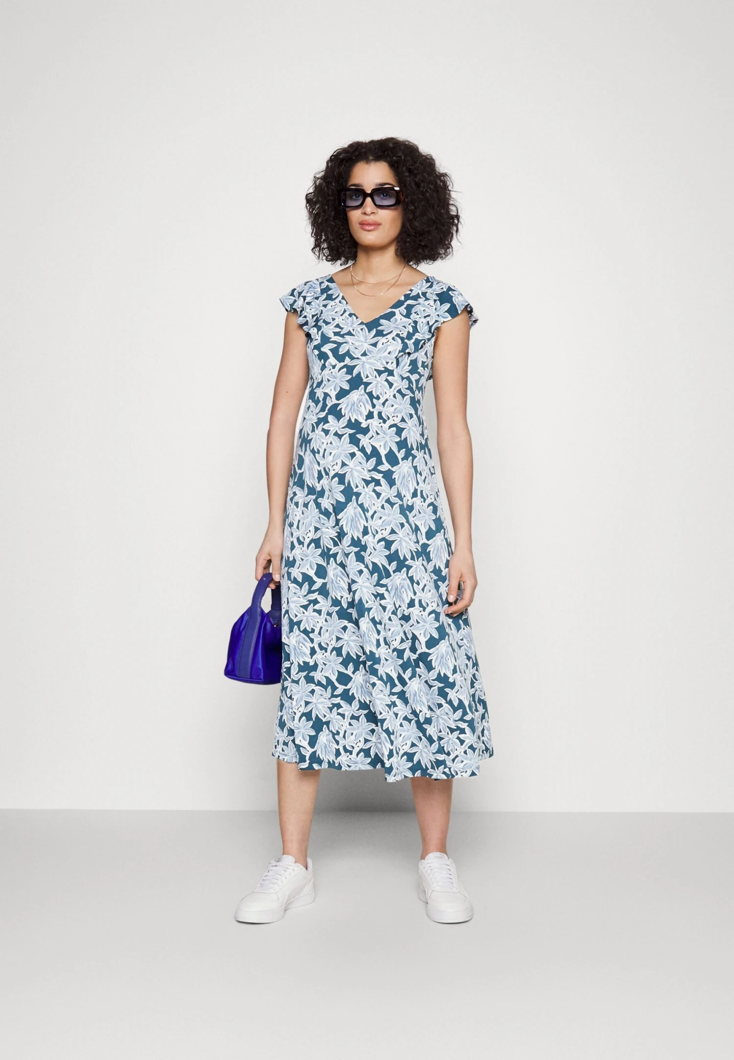 Midi V Flared Dress Witrh Ruffle Sleevees - Jerseyjurk - Dark Blue/Blue 2 Midi V Flared Dress Witrh Ruffle Sleevees - Jerseyjurk - Dark Blue/Blue - Afbeelding 2