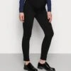 Slim Fit Jeans - Black