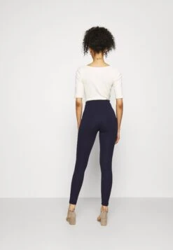 Anna Field Punto Leggings With Button Detail - Legging - Dark Blue 8 Anna Field Punto Leggings With Button Detail - Legging - Dark Blue -Anna Field 6a6a1fb3054d400dba65f09e4aedb3ad