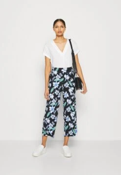 Anna Field -Anna Field 7676e55b6793440ea19d12621a7b1e1b