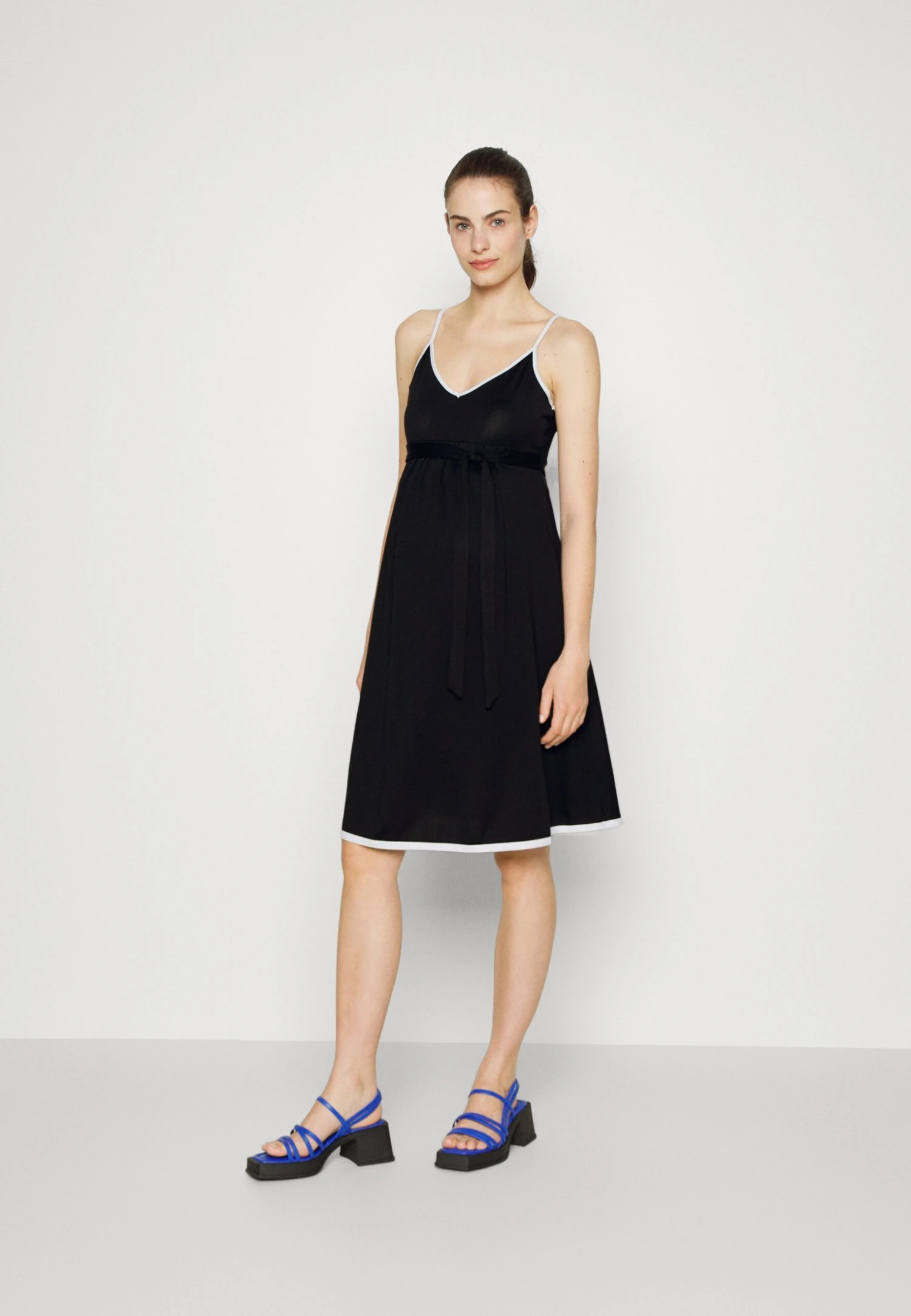 Jerseyjurk - Black/White 1 Jerseyjurk - Black/White