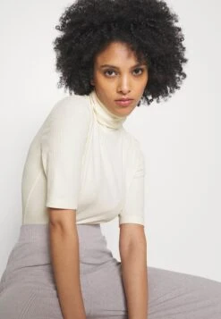 T-Shirt Basic -Off-White 9 T-Shirt Basic -Off-White -Anna Field e6e857e7af5949c79320b1159b85dc4c